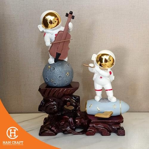 Dekorasi Pajangan Musician Astronaut Figurine and Teapot Table Dekorasi Pajangan Musician Astronaut Figurine and Teapot Table